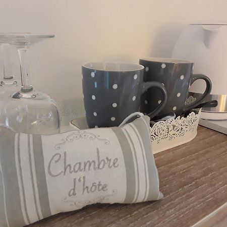 La Belle Ame Bed and Breakfast Saint-Priest-des-Champs Δωμάτιο φωτογραφία