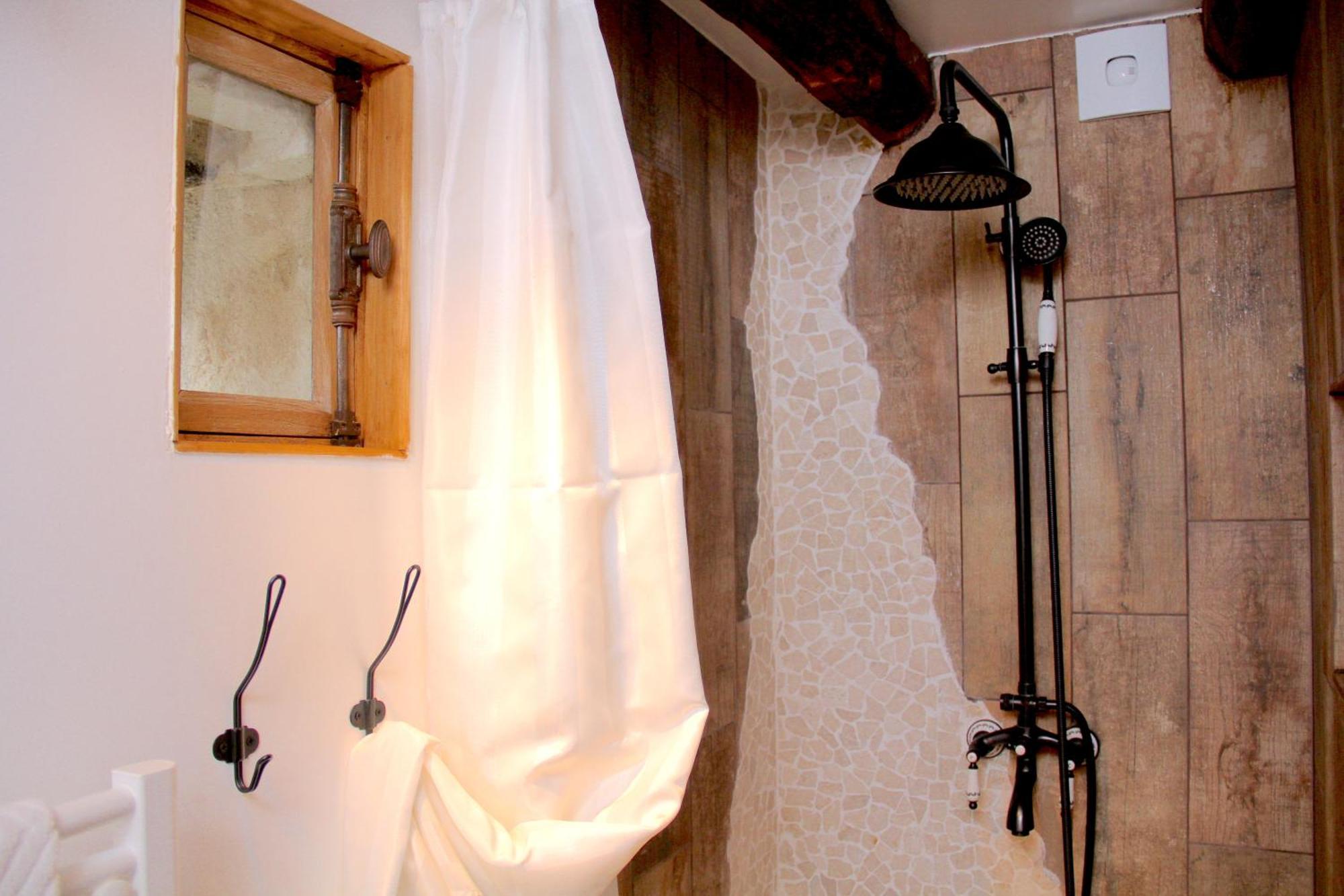La Belle Ame Bed and Breakfast Saint-Priest-des-Champs Δωμάτιο φωτογραφία