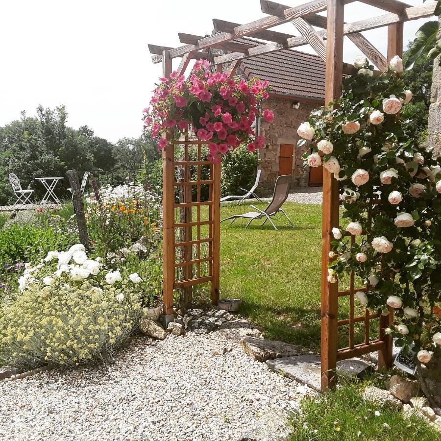 La Belle Ame Bed and Breakfast Saint-Priest-des-Champs Εξωτερικό φωτογραφία