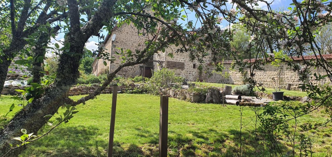 La Belle Ame Bed and Breakfast Saint-Priest-des-Champs Εξωτερικό φωτογραφία